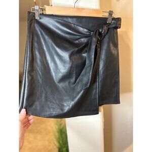 Hunter & Brown Juniors Vegan Black Faux Leather Mini Skirt Size M NEW